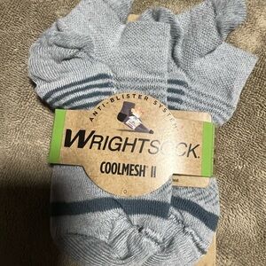 Wrightsock Coolmesh II Light Gray Performance 2-Layer Socks, 4-6